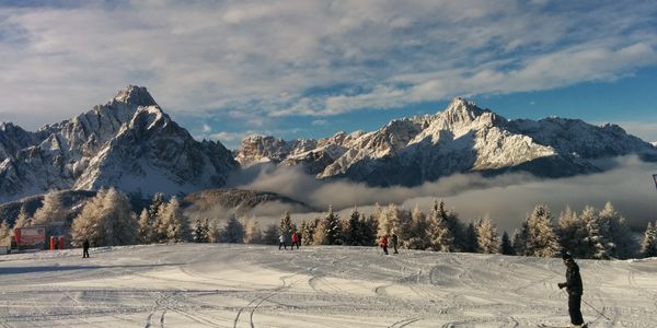 Skifahrer, Langläufer, Tourengeher und Schneeschuhwanderer kommen in Südtirol nicht zu kurz. Schneereiche Berge bieten für jeden das passende Angebot.